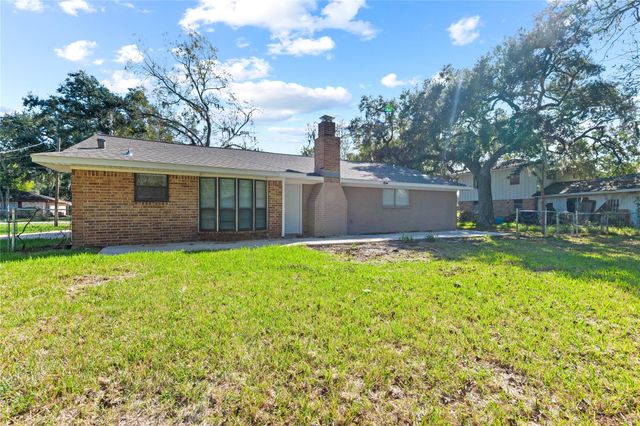 907 Avenue B, Sweeny, TX 77480