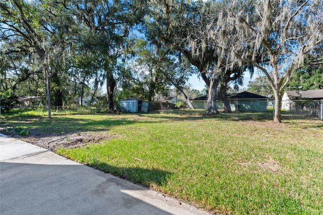 907 Avenue B, Sweeny, TX 77480