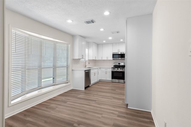 907 Avenue B, Sweeny, TX 77480