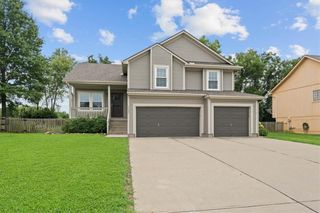 1637 SE Dalton Drive, Lee's Summit, MO 64081
