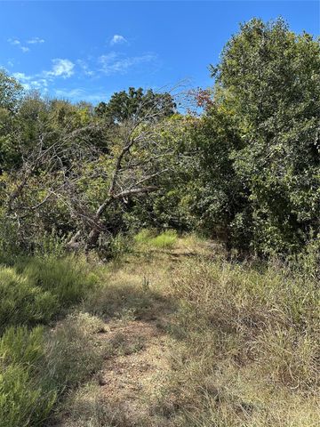 394 Country WAY, Smithville, TX 78957
