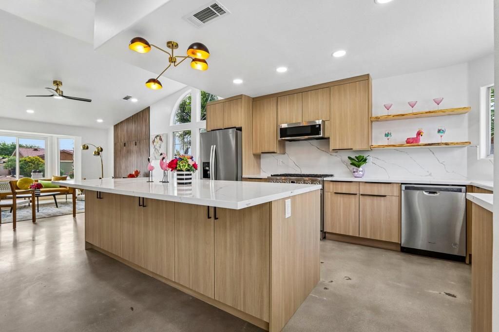 Image 10 of property listing at 1941 Marguerite Street, Palm Springs, CA 92264