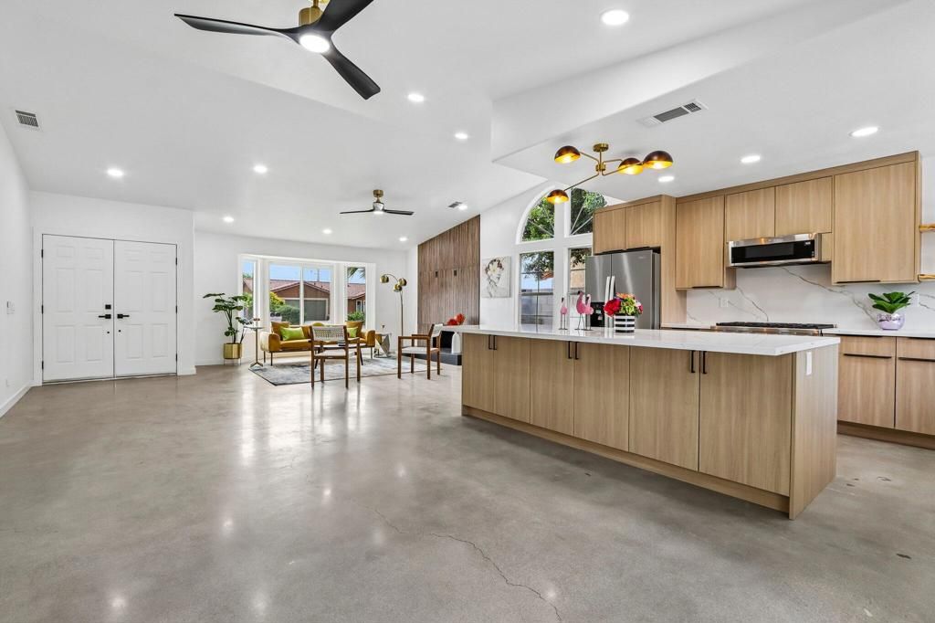 Image 11 of property listing at 1941 Marguerite Street, Palm Springs, CA 92264