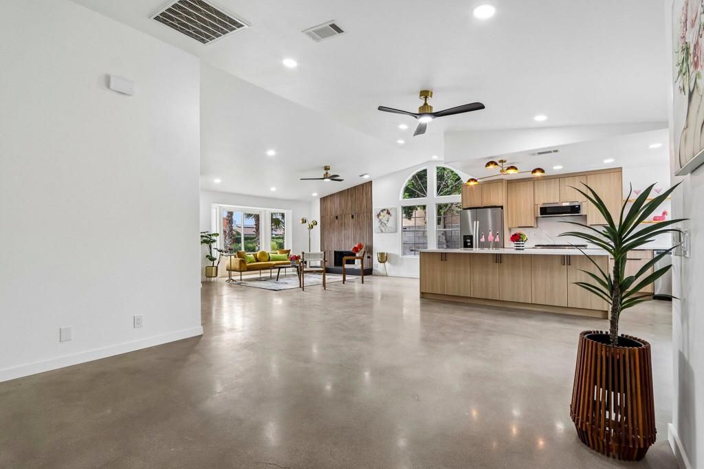 Image 12 of property listing at 1941 Marguerite Street, Palm Springs, CA 92264