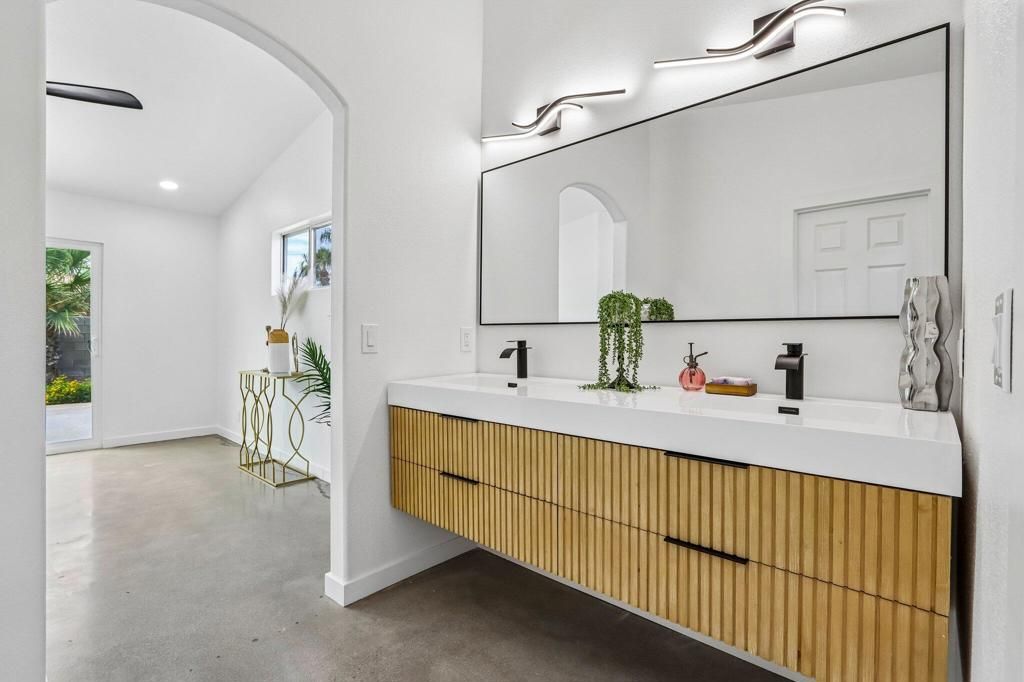 Image 22 of property listing at 1941 Marguerite Street, Palm Springs, CA 92264