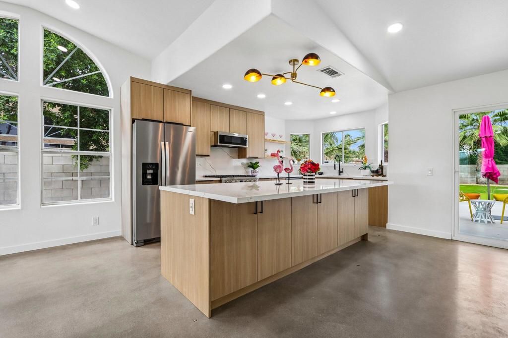 Image 7 of property listing at 1941 Marguerite Street, Palm Springs, CA 92264