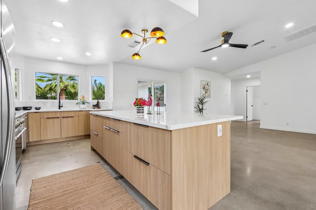 Image 8 of property listing at 1941 Marguerite Street, Palm Springs, CA 92264