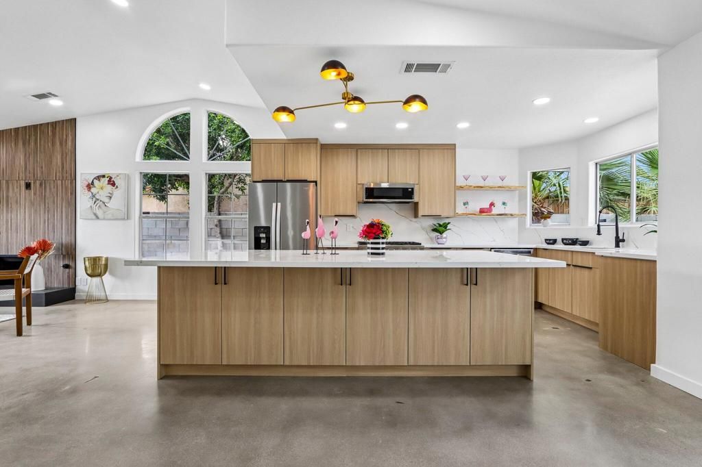 Image 9 of property listing at 1941 Marguerite Street, Palm Springs, CA 92264