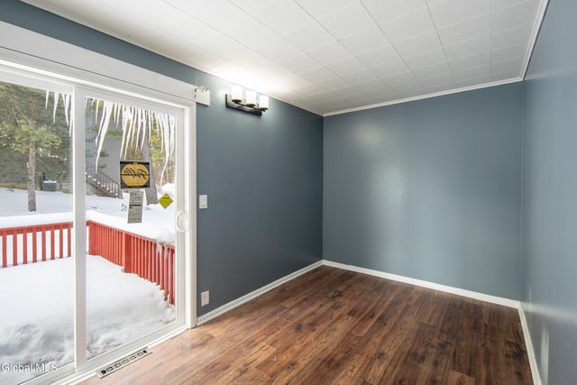 6 Utica Avenue, Colonie, NY 12110