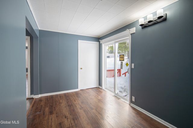 6 Utica Avenue, Colonie, NY 12110