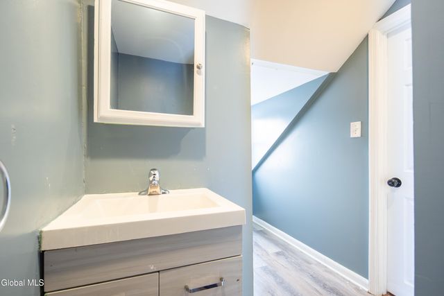 6 Utica Avenue, Colonie, NY 12110