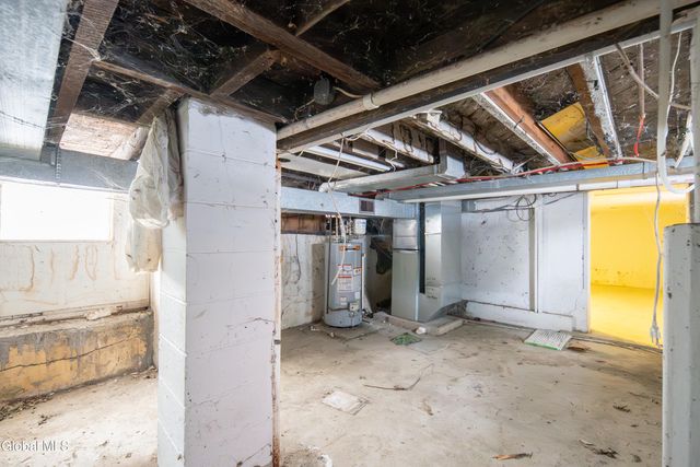 6 Utica Avenue, Colonie, NY 12110