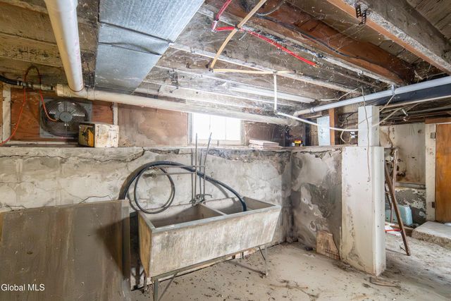 6 Utica Avenue, Colonie, NY 12110