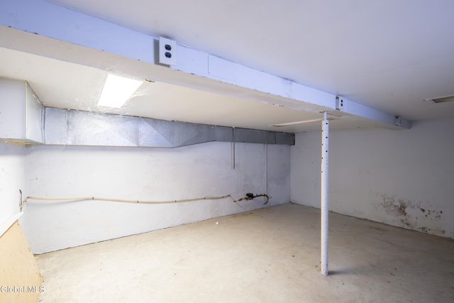 6 Utica Avenue, Colonie, NY 12110