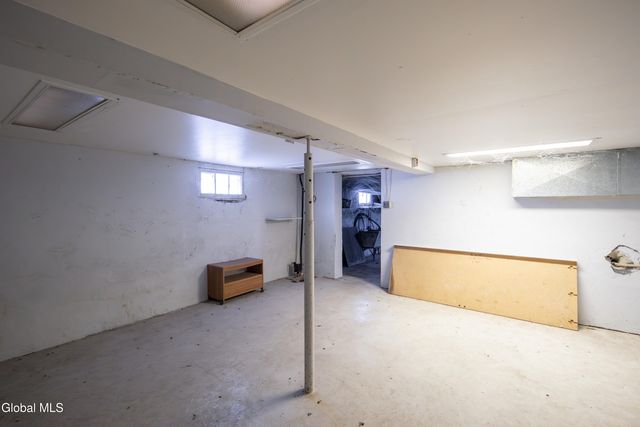 6 Utica Avenue, Colonie, NY 12110