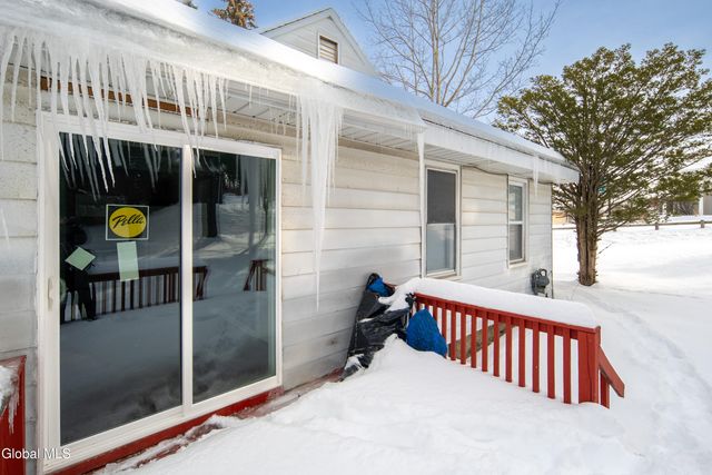 6 Utica Avenue, Colonie, NY 12110