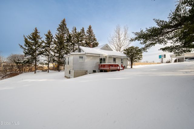 6 Utica Avenue, Colonie, NY 12110