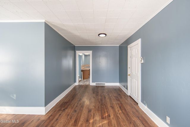 6 Utica Avenue, Colonie, NY 12110