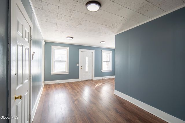 6 Utica Avenue, Colonie, NY 12110