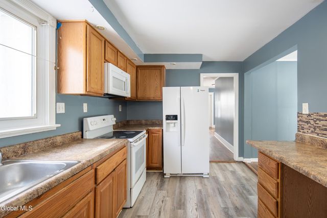 6 Utica Avenue, Colonie, NY 12110