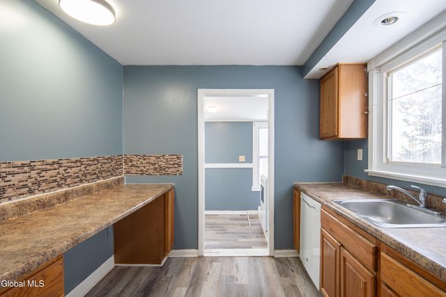 6 Utica Avenue, Colonie, NY 12110