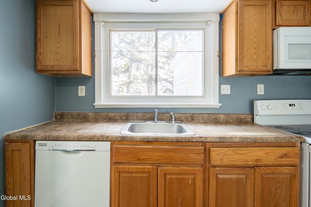 6 Utica Avenue, Colonie, NY 12110