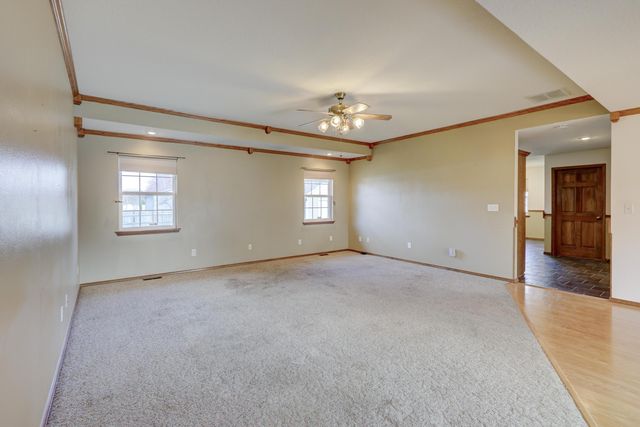 1211 E Airport Drive, Carthage, MO 64836