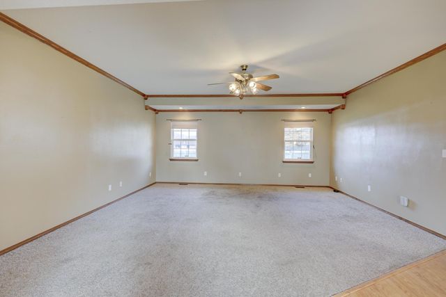 1211 E Airport Drive, Carthage, MO 64836