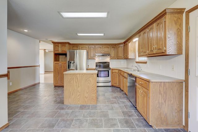 1211 E Airport Drive, Carthage, MO 64836