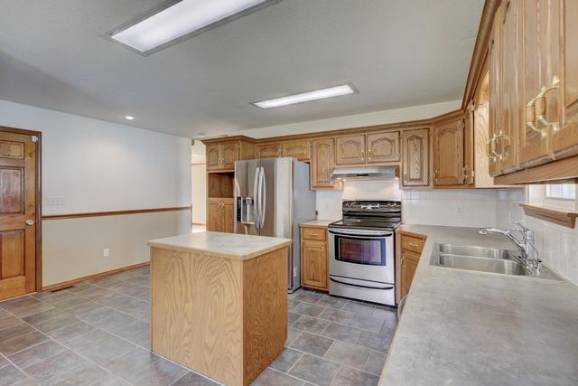 1211 E Airport Drive, Carthage, MO 64836