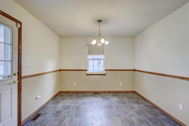 1211 E Airport Drive, Carthage, MO 64836