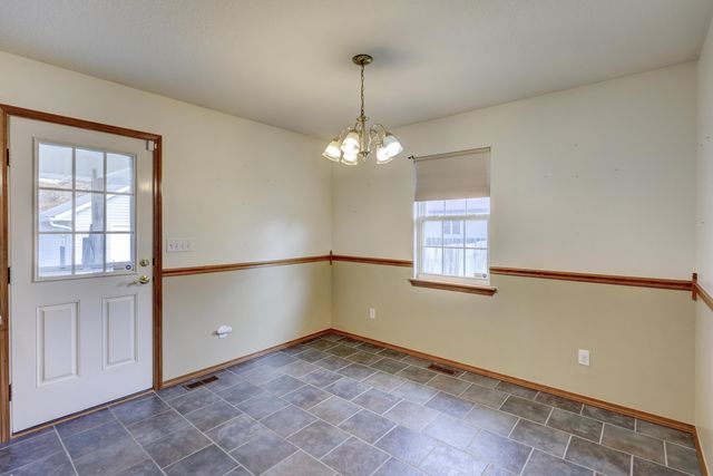 1211 E Airport Drive, Carthage, MO 64836