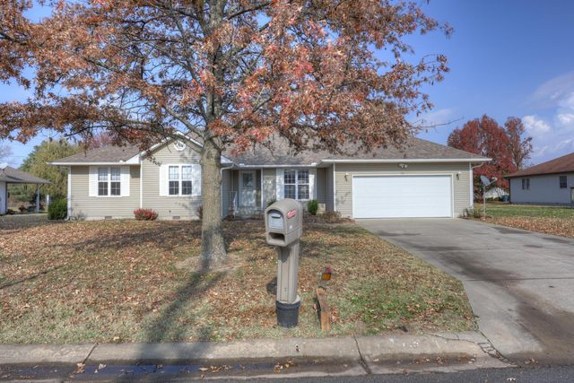 1211 E Airport Drive, Carthage, MO 64836