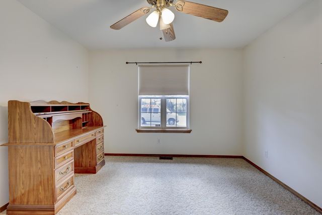 1211 E Airport Drive, Carthage, MO 64836