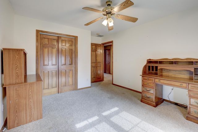 1211 E Airport Drive, Carthage, MO 64836