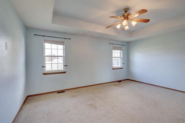 1211 E Airport Drive, Carthage, MO 64836