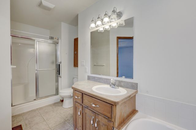 1211 E Airport Drive, Carthage, MO 64836