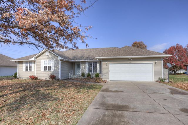 1211 E Airport Drive, Carthage, MO 64836