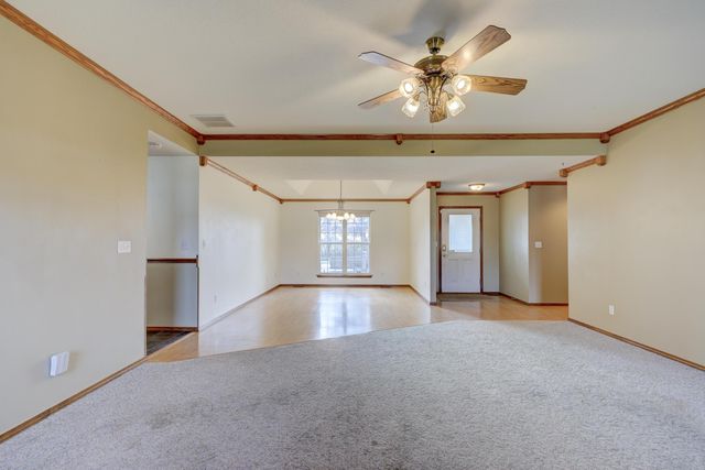 1211 E Airport Drive, Carthage, MO 64836