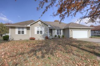 1211 E Airport Drive, Carthage, MO 64836