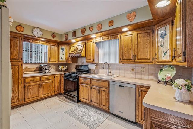 150-38 24th Avenue, Whitestone, NY 11357