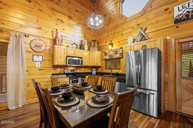 1828 Panther Path Way, Sevierville, TN 37876