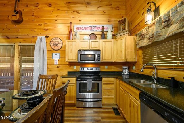 1828 Panther Path Way, Sevierville, TN 37876