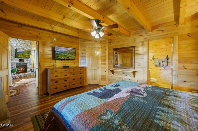 1828 Panther Path Way, Sevierville, TN 37876