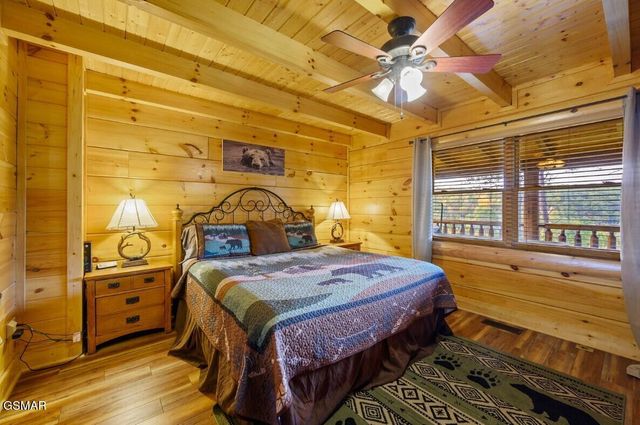 1828 Panther Path Way, Sevierville, TN 37876