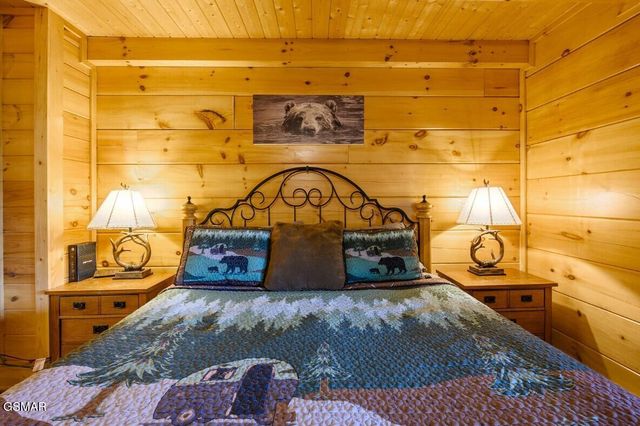 1828 Panther Path Way, Sevierville, TN 37876