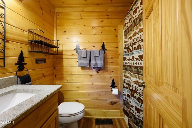 1828 Panther Path Way, Sevierville, TN 37876