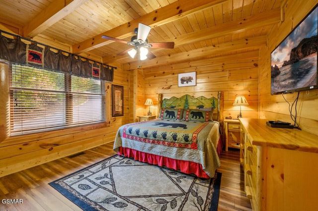 1828 Panther Path Way, Sevierville, TN 37876