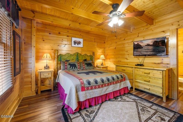 1828 Panther Path Way, Sevierville, TN 37876