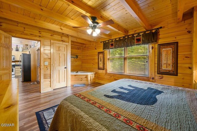 1828 Panther Path Way, Sevierville, TN 37876